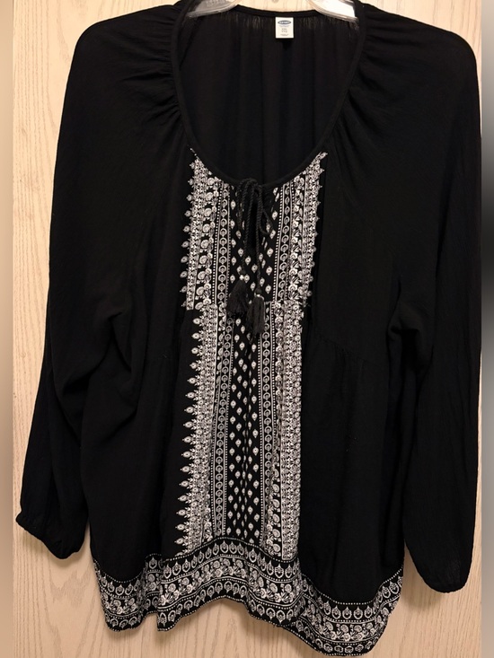 Old Navy Tops - Old Navy Black Peasant Tunic with White Embroidery